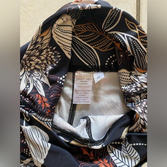 Emily Hsu women’s leggings. Size Medium. Only worn once! - Picture 2 of 4